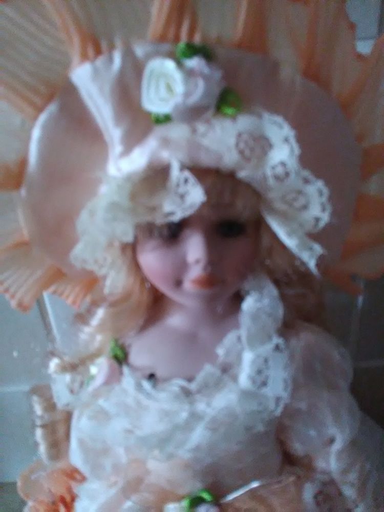 POUP�E sur socle 10� 10 Cr�ches-sur-Sa�ne (71)