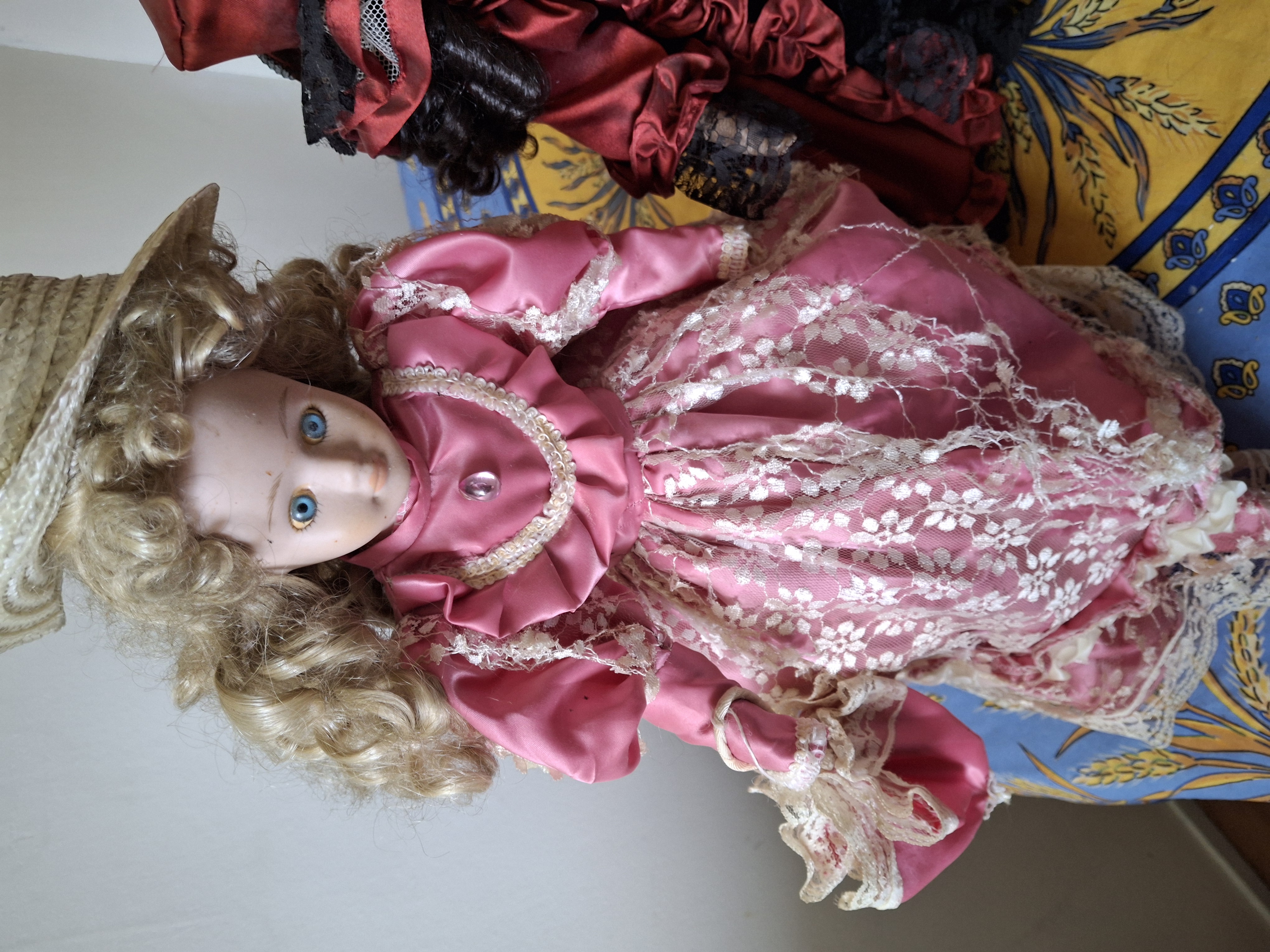 Poup�e  t�te en porcelaine 80 Sannois (95)