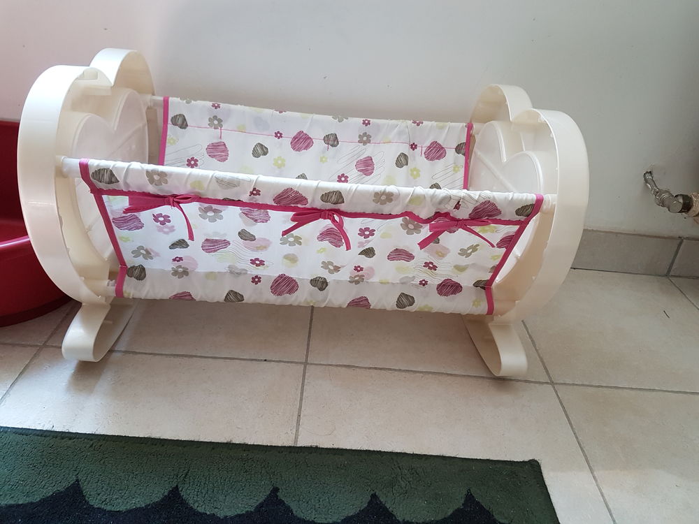 Lit de poupee 7 Sauveterre-Saint-Denis (47)