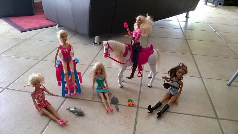 Lot de poup�es Barbies + cheval 0 Elne (66)