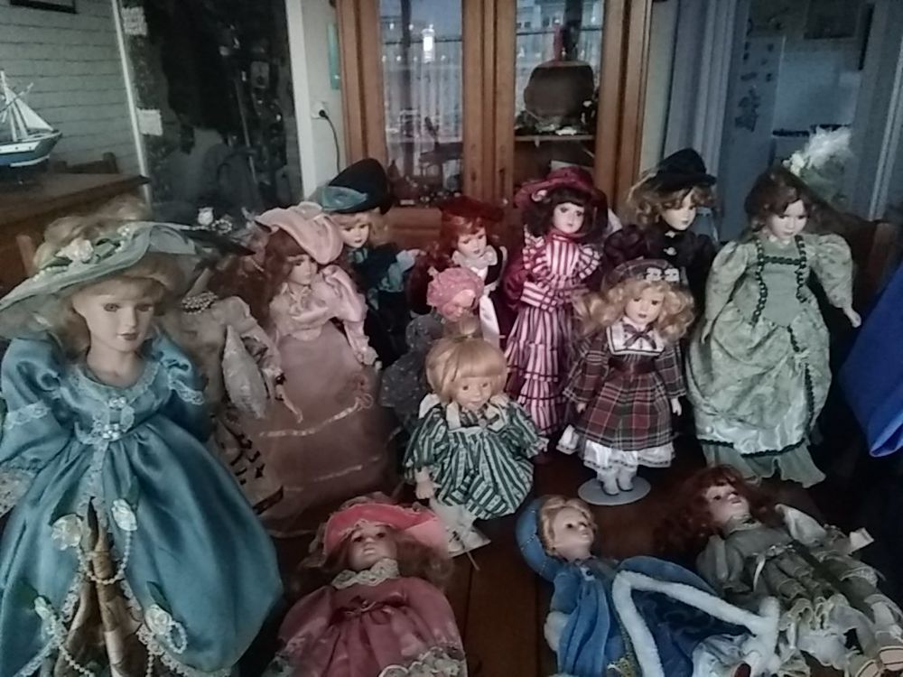 14  Poup�es de collection en porcelaine avec leurs supports 0 Le Havre (76)