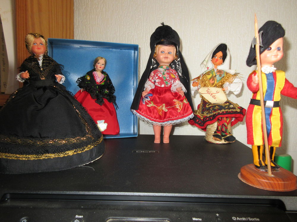 Poup�es de collection r�gionales 2 Le Cr�s (34)