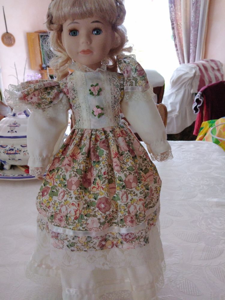 poup�es collection 6 Aouste-sur-Sye (26)