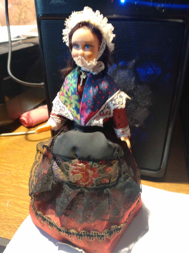 POUP�ES FOLKLORIQUES ANCIENNES  REGION MORVAN 5 Laval (53)