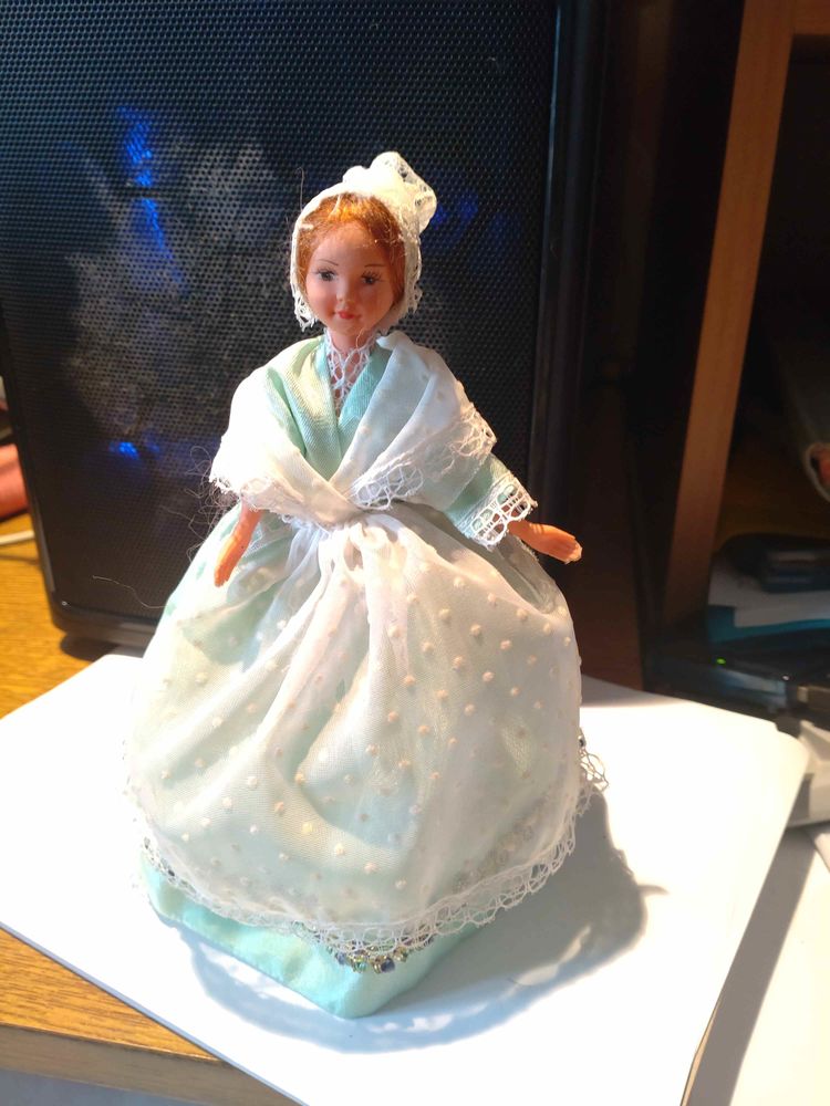 POUP�ES FOLKLORIQUES ANCIENNES  REGION PORNIC 5 Laval (53)