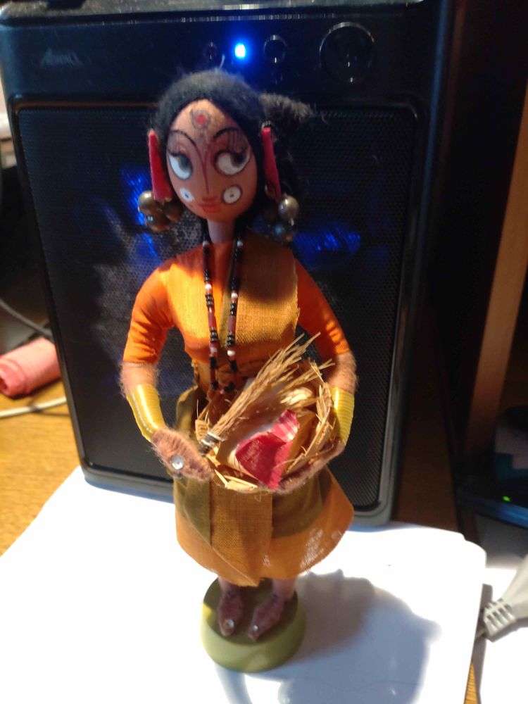 POUP�ES FOLKLORIQUES ANCIENNES  REGION 5 Laval (53)