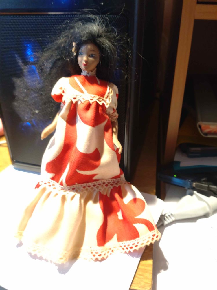 POUP�ES FOLKLORIQUES ANCIENNES  AFRIQUE 5 Laval (53)