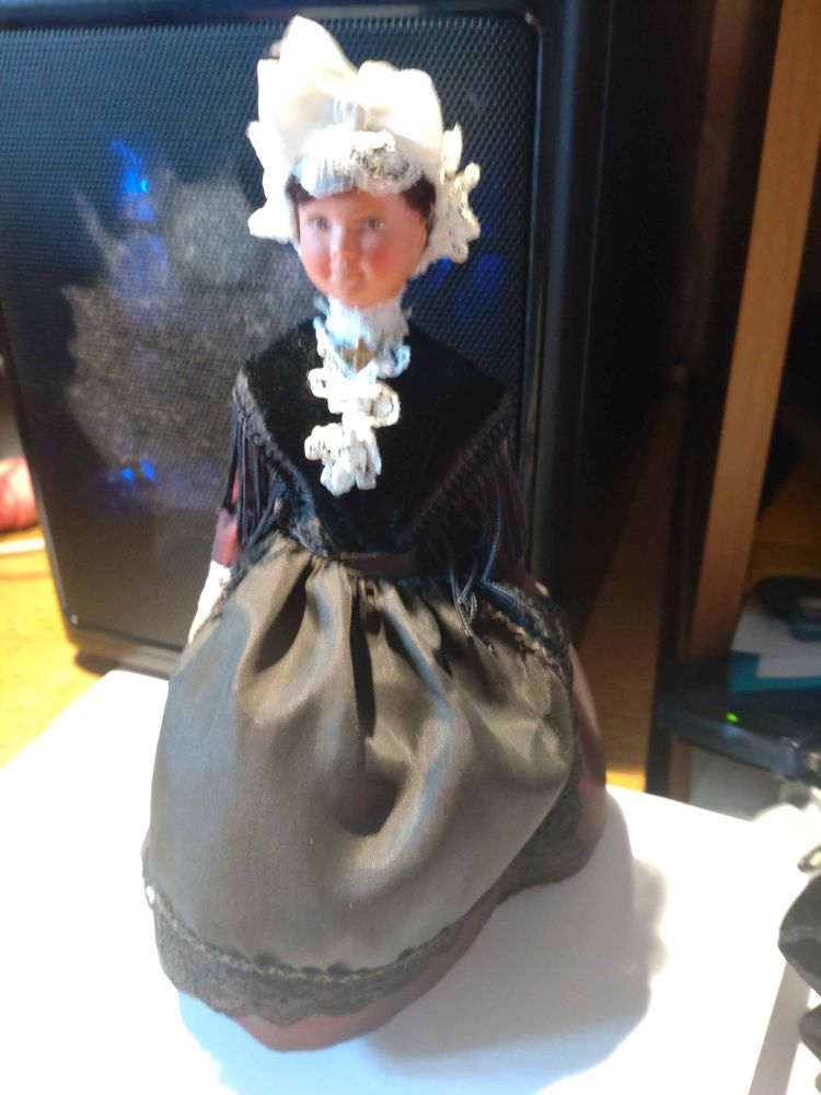 POUP�ES FOLKLORIQUES ANCIENNES REGION ANGERS 5 Laval (53)