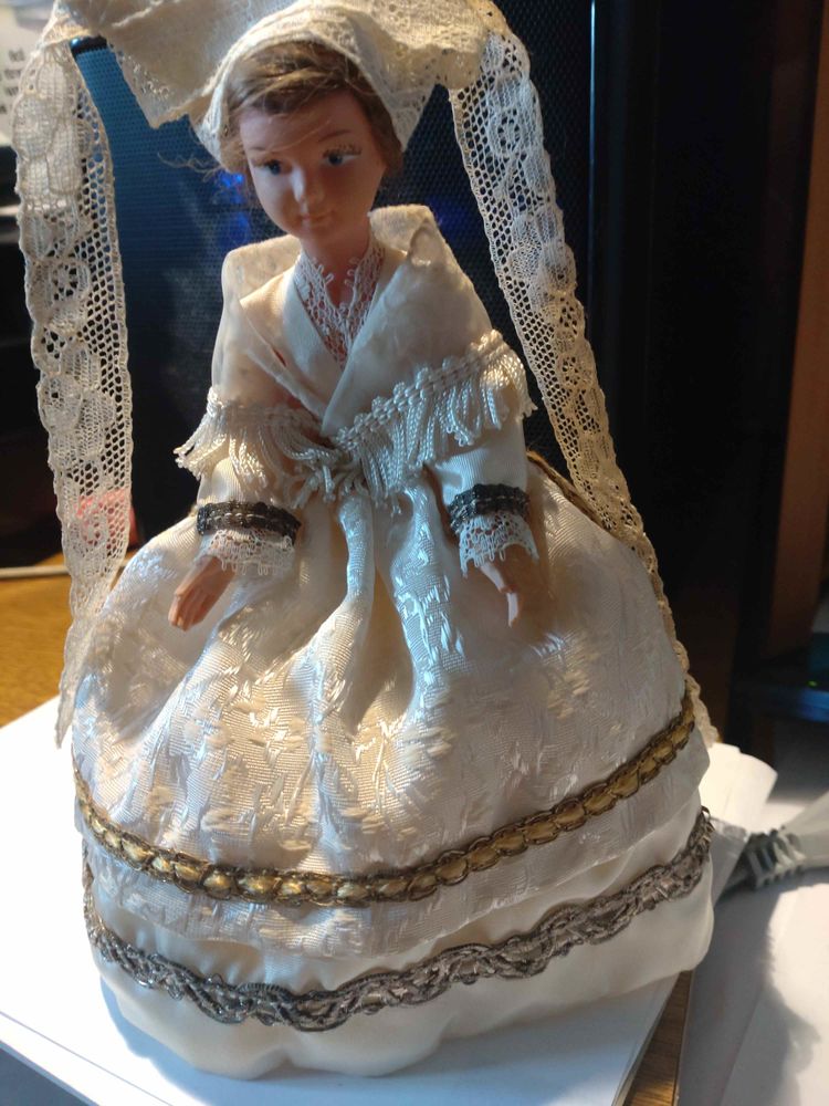 POUP�ES FOLKLORIQUES ANCIENNES REGION ILE DE RE 5 Laval (53)