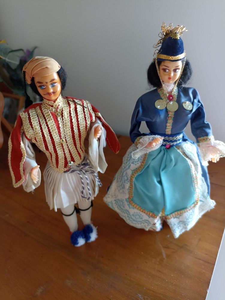 poupées folkloriques grecques 5 Hyères (83)