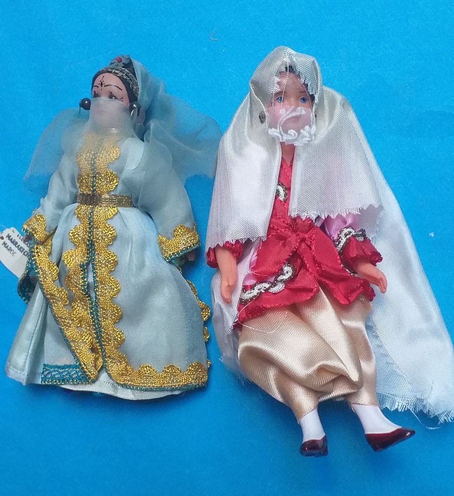 2 poup�es folkloriques orientales dont une du Maroc avec �tiquette 7 Montauban (82)