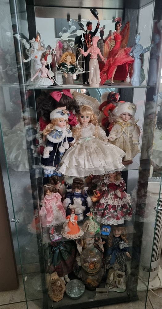 60 POUPEES EN PORCELAINE AVEC  VITRINE 60 Boll�ne (84)