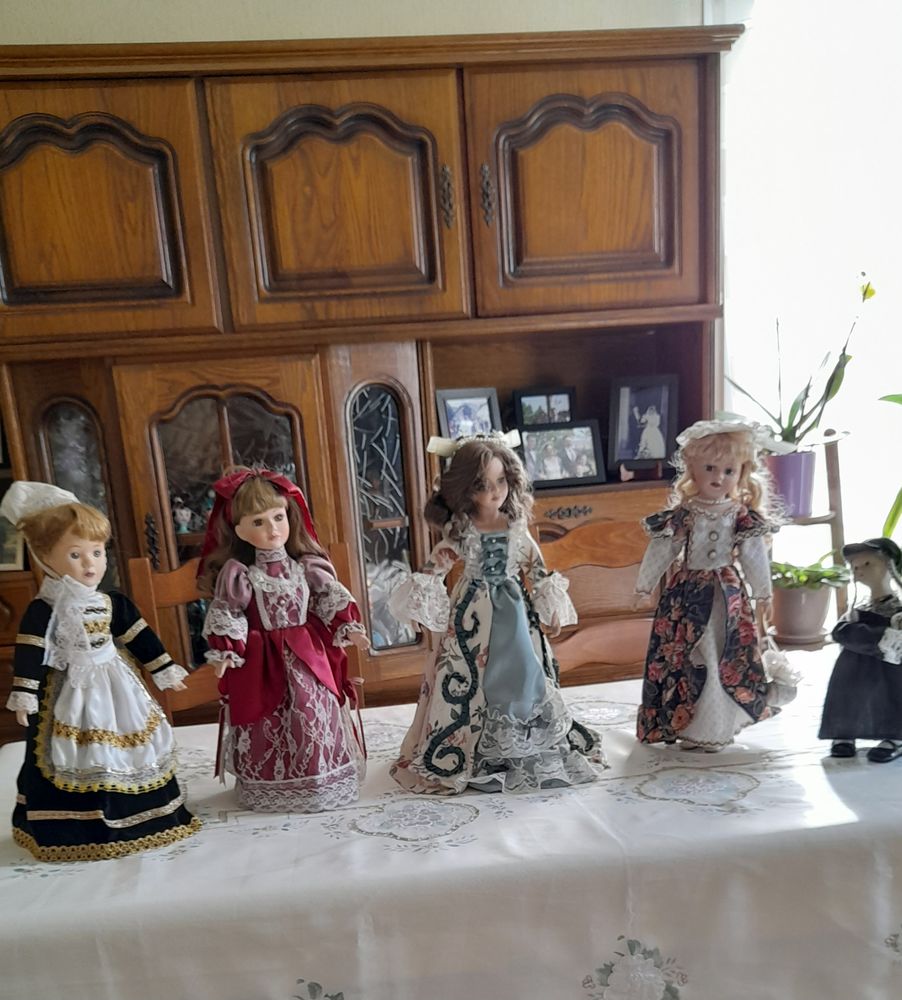 poup�es en porcelaine. 3 Saint-Jacques-de-la-Lande (35)