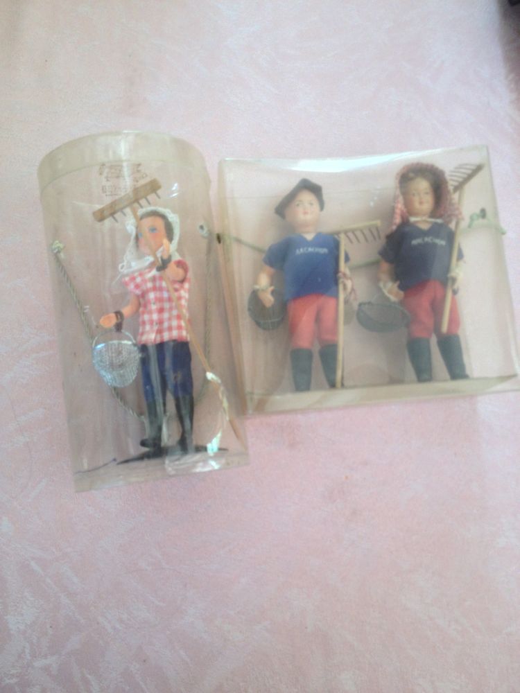 Poup�es r�gionales de collection 
Dans leur bo�te d'origine
15 Presles (95)