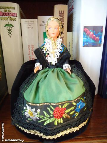 LOT de poup�es de nos r�gions 10 M�riel (95)