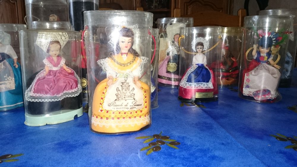 lot poup�es tenues r�gionales  15 cm 15 Trieux (54)