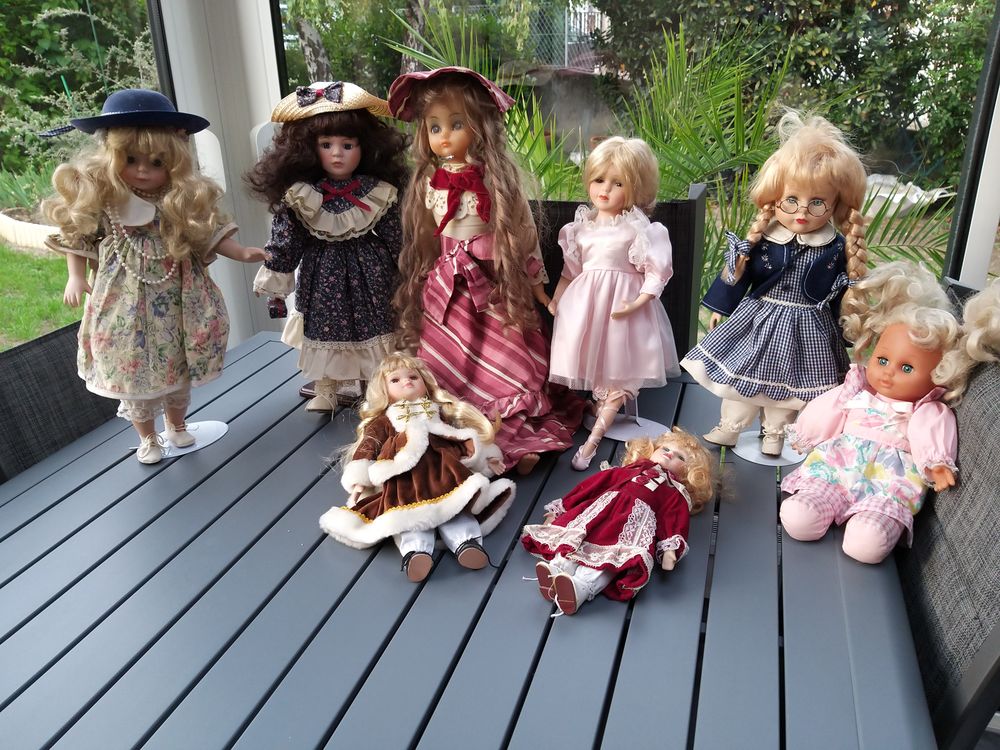 Lot 8 poup�es 30 Montlu�on (03)