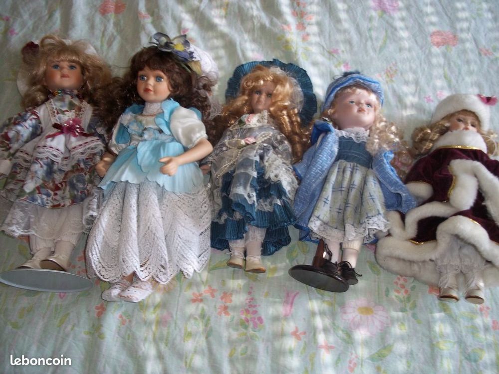 UN LOT DE 5 POUPEES 3 Toulouse (31)