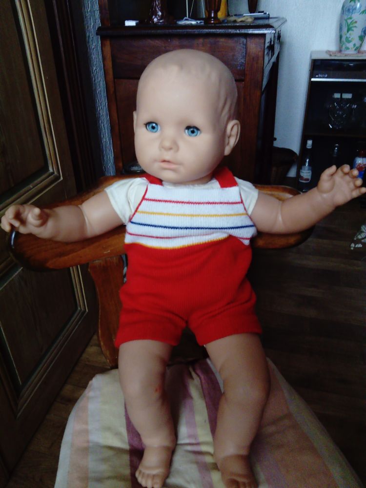 poupon mou avec ces yeux bleu 20 Saint-Paul-en-Jarez (42)