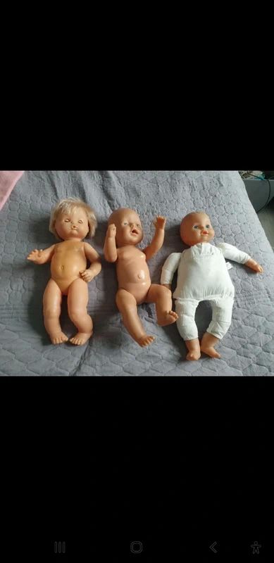 3 poupons et leurs v�tements
25 Dourdan (91)