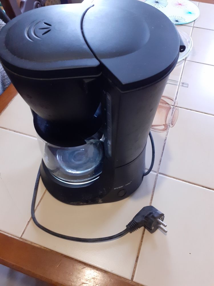 pour une cafeti�re et un fer � repasser 30 Saintes (17)