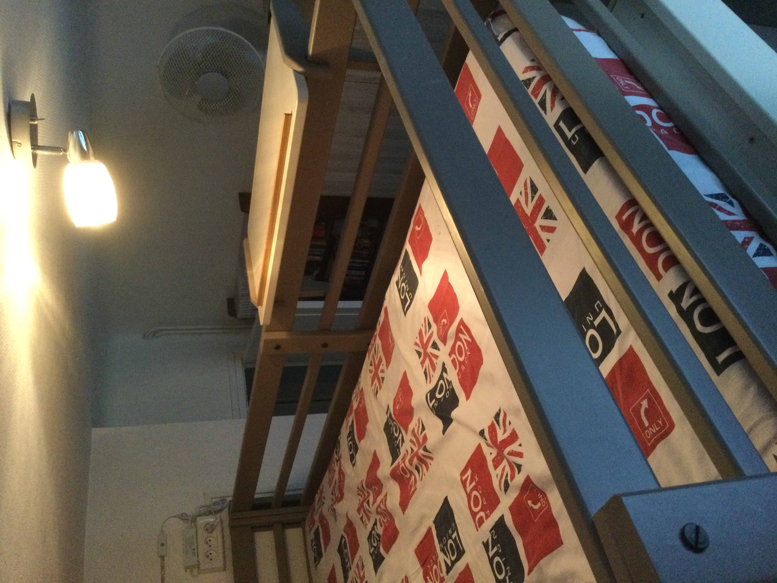 - POUR CAUSE DEMENAGEMENT - MEZZANINE 850 Versailles (78)