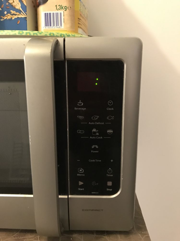 pour cause de d�part micro onde couleur gris 50 Chartres-de-Bretagne (35)