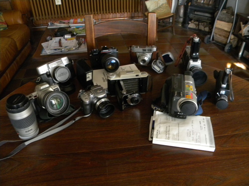  pour collectionneur cède appareils photos et caméscopes 
0 Ville-la-Grand (74)