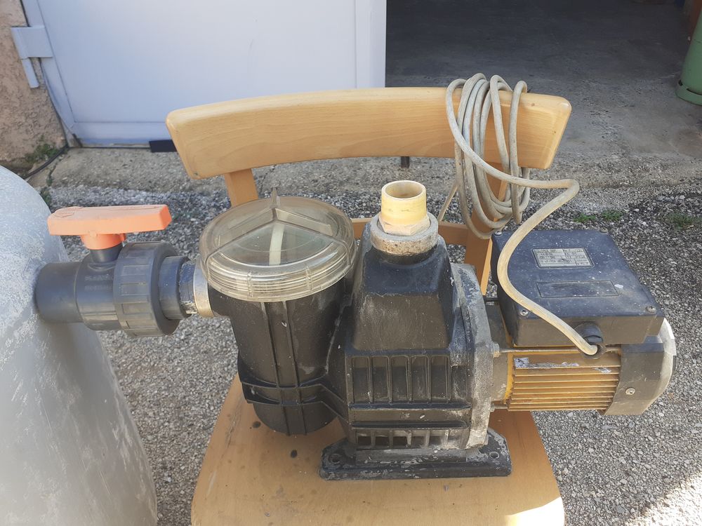 Pour piscine 9 x 4 m 150 Remoulins (30)