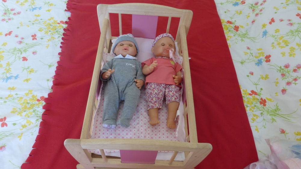 lit pour poup�es 25 Saint-Cl�ment-de-Rivi�re (34)