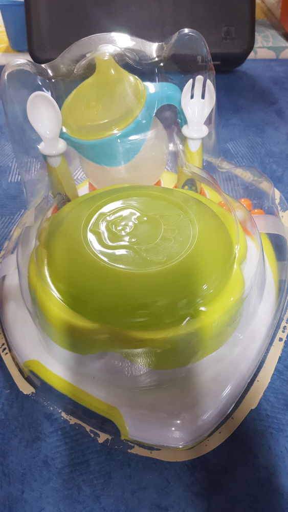 Set pour repas de  B�b� de marque la giraffe 6 Custines (54)