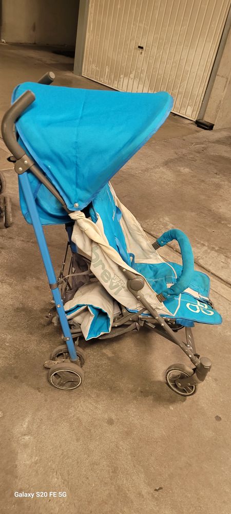 Poussette canne. 50 Lyon 8 (69)