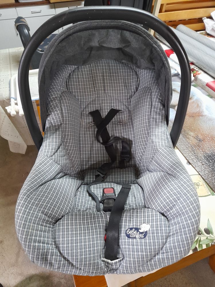 Poussette et cosi b�b� 200 Marly-sous-Issy (71)