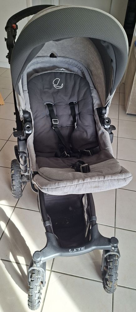 Poussette duo Crosswalk + nacelle Matrix Light 2 gris + base 475 Toulouse (31)