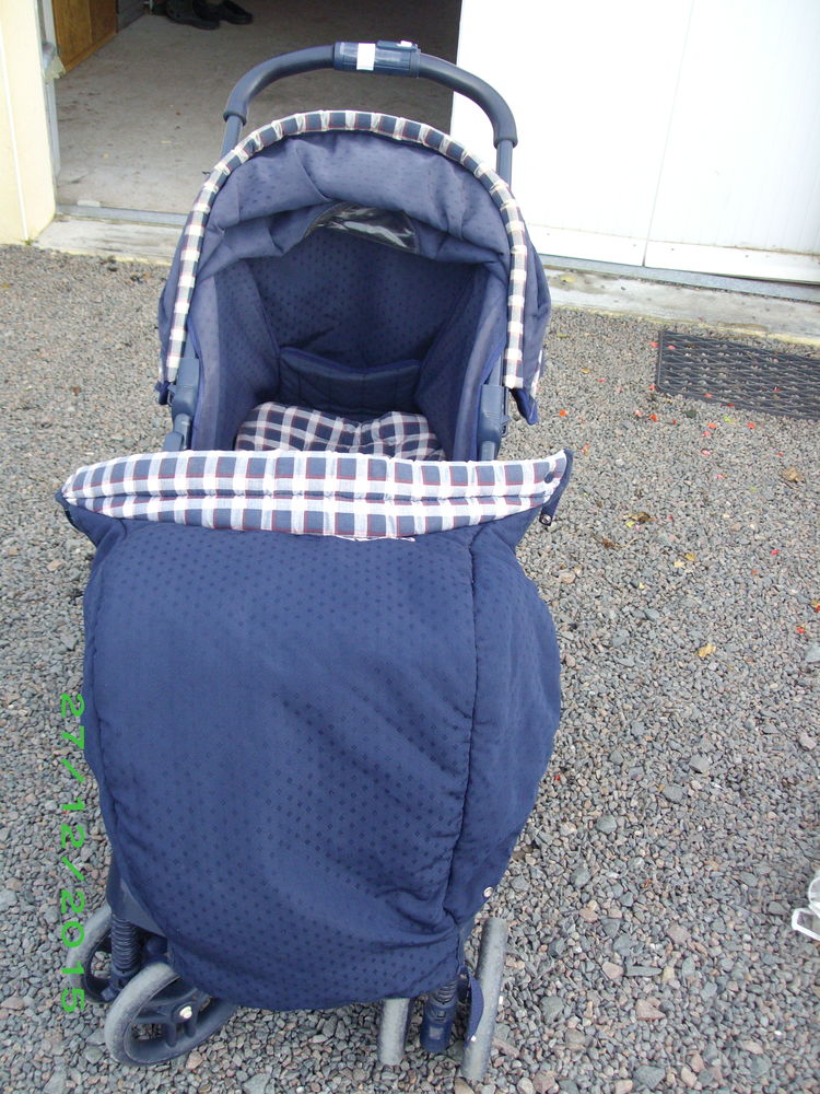 Poussette marque GRACCO 29 Saint-Cyr-du-Doret (17)