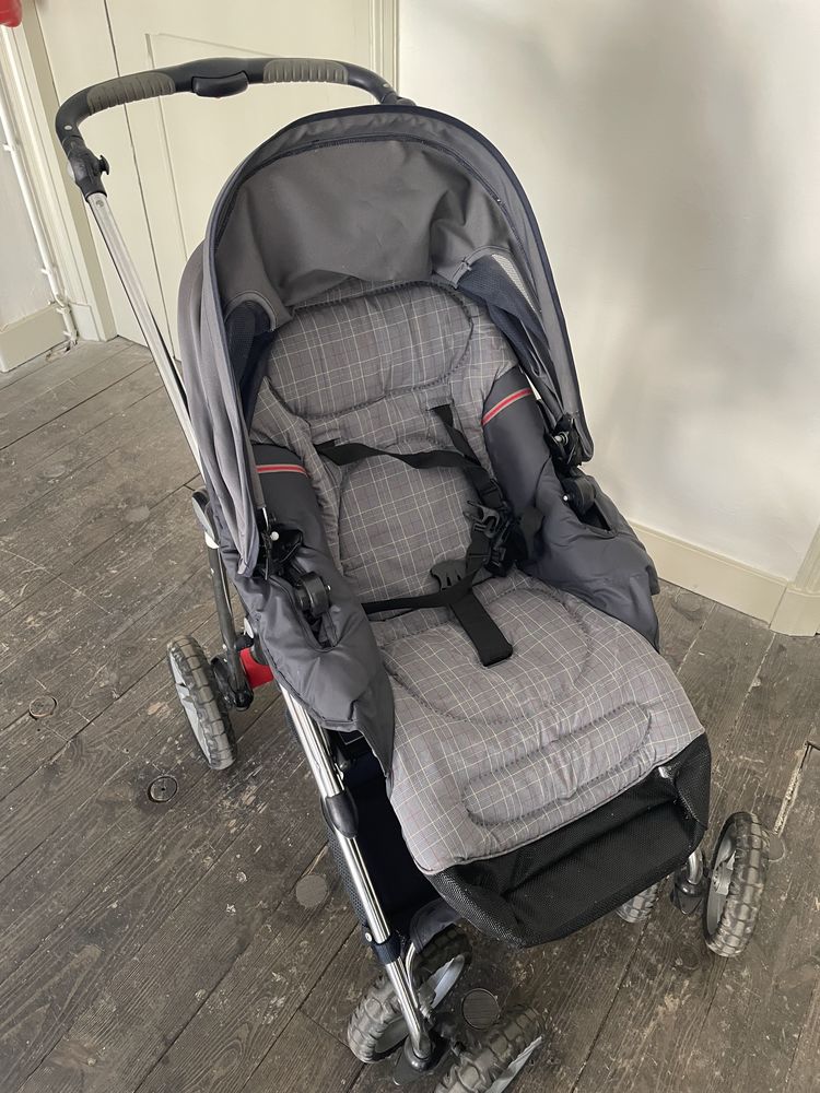 Poussette maxi cosy trio 3 en 1 de la marque B�b� Confort 100 M�con (71)