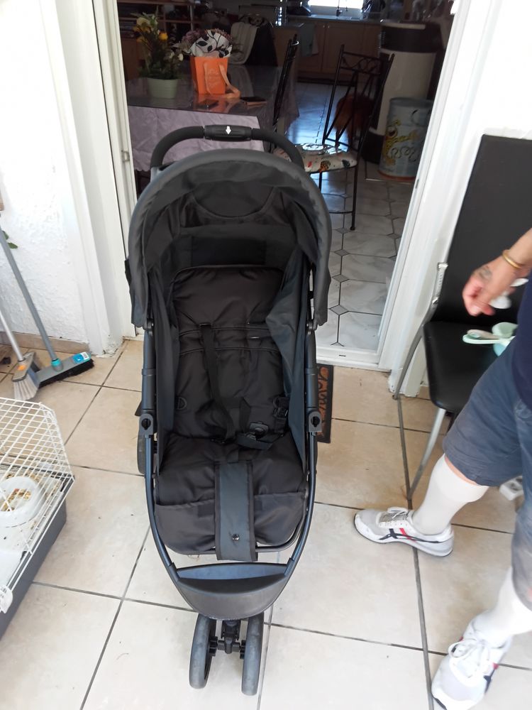 Poussette noir 20 La Chapelle-Saint-Mesmin (45)