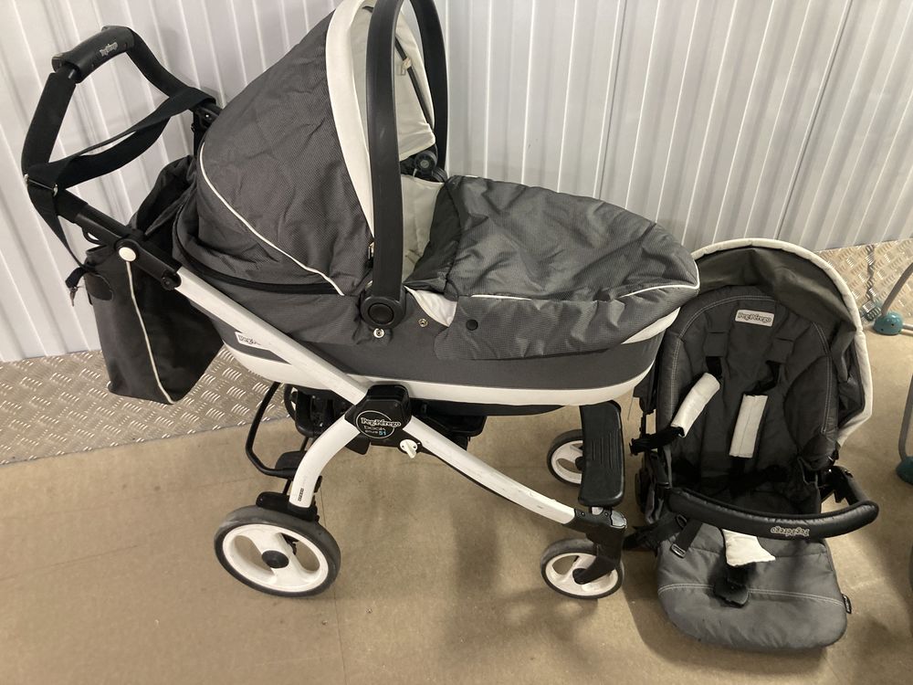 LOT , poussette  Pep perego  trois pieces , balancelle ,.... 150 Besan�on (25)