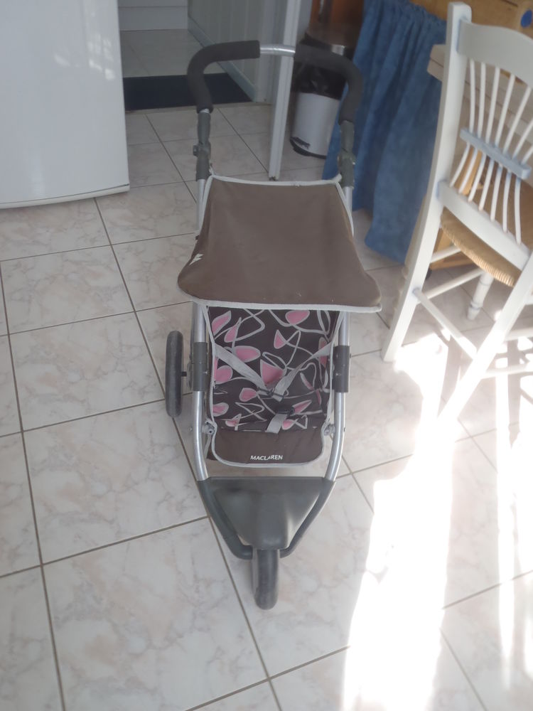 Poussette pliante Mac Laren et couffin et berceau 25 Saint-Victor-de-Malcap (30)