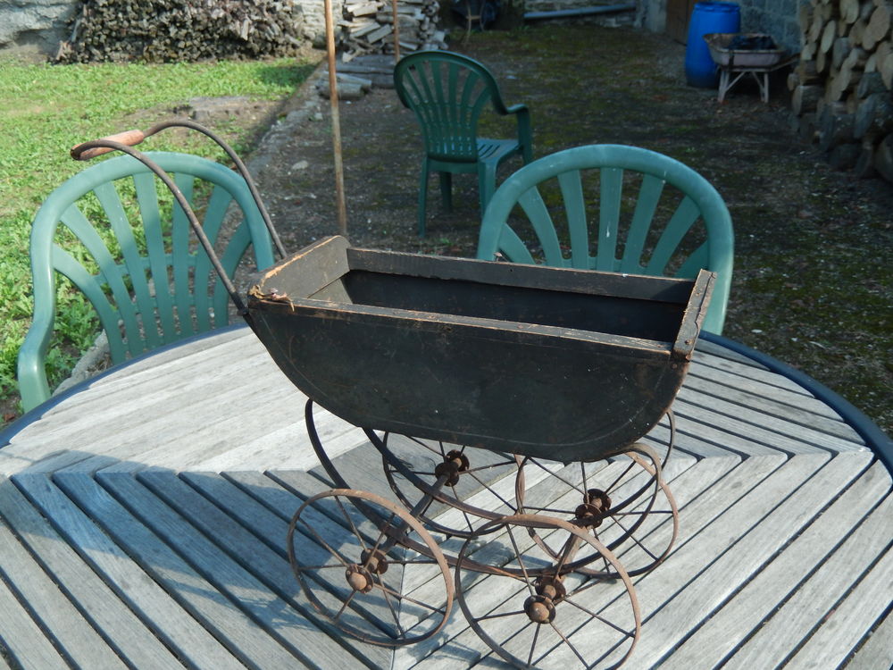 poussette de poup�e en fer forg� 80 Loire-sur-Rh�ne (69)