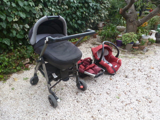 poussette trio B�b� Confort 0 La Moutonne (83)