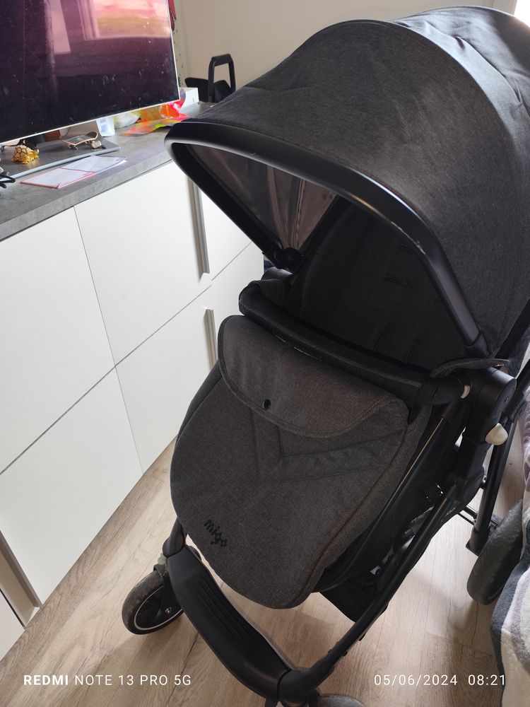 Poussette 3 en 1 utiliser seulement 2 mois 220 Grenoble (38)