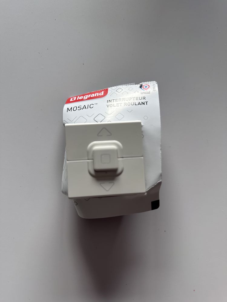 Poussoir Legrand Mosaic pour 1 volet roulant - blanc 15 Aulnay-sous-Bois (93)