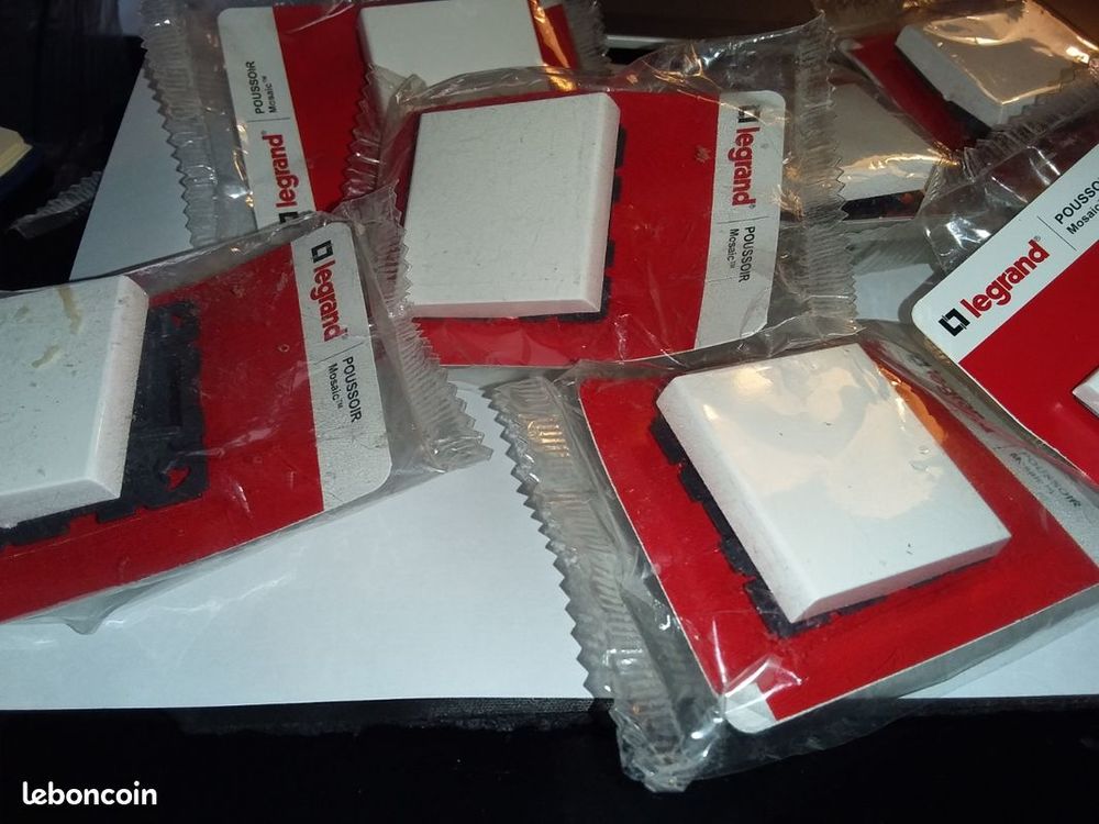 4 Poussoirs inverseur MOSAIC Neufs LEGRAND - 077041 16 Serres-Castet (64)