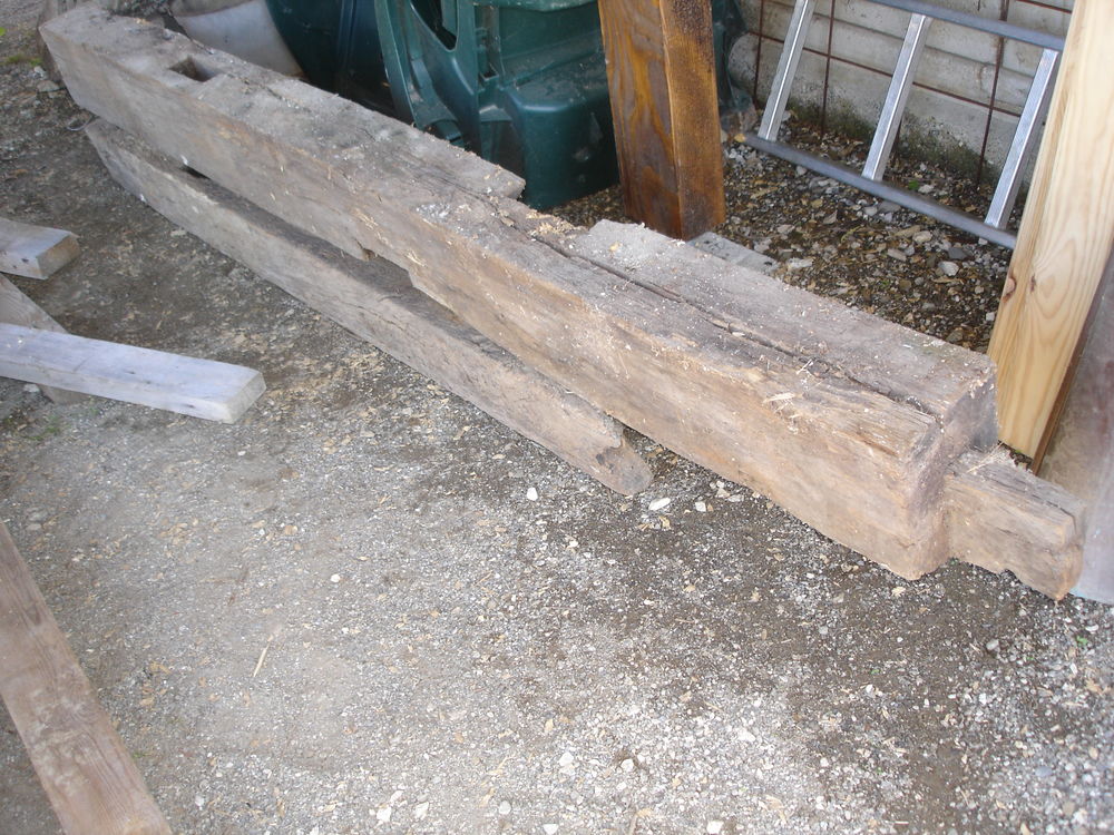  Poutre de Ch�ne longueur 2.50 Dimensions 25 par 25 . 60 Saint-Pierre-en-Faucigny (74)