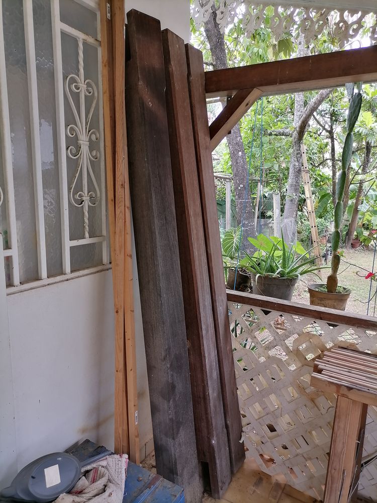 3 poutres carr�s 2,50m14/14 champs freiner Ang�lique 300 Remire-Montjoly (97)