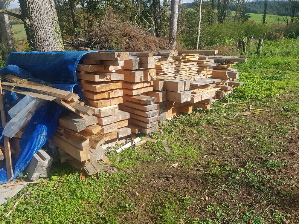 poutres etc en douglas rouges as aubier sec.cedre.tieu 500 Montchanin (71)