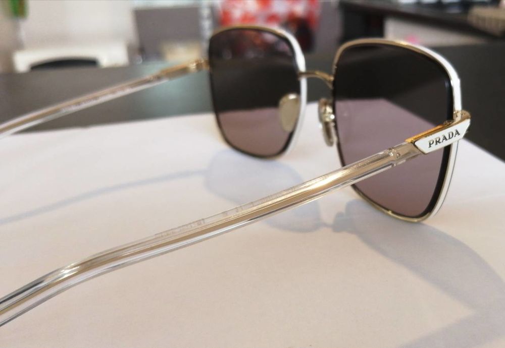 Prada Lunettes de soleil NEUF sous garantie 88 Bron (69)