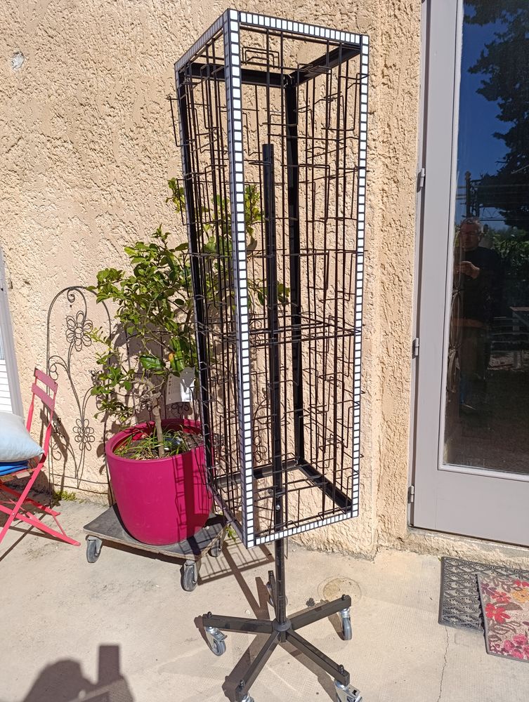 presentoir cartes  postales ou autres
0 Noves (13)