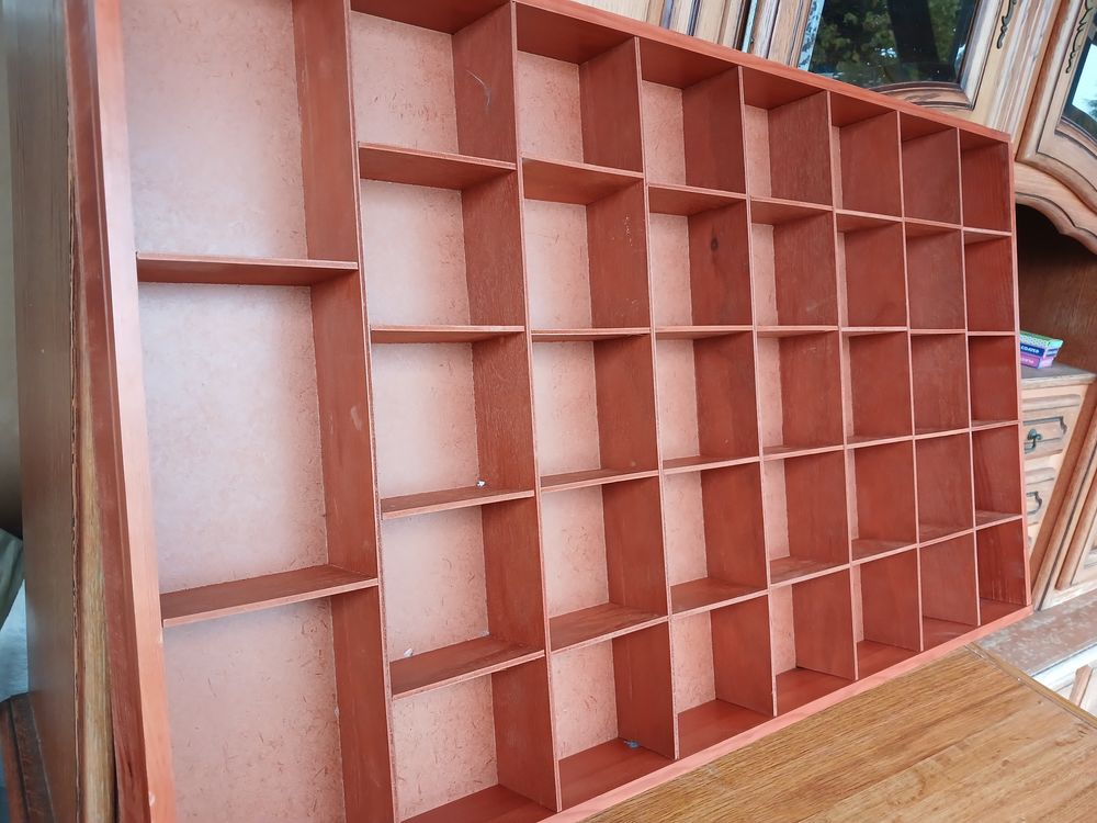 Pr�sentoir � casiers 40 Vendeuvre-du-Poitou (86)